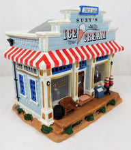 Load image into Gallery viewer, LEMAX 55234 Suzy&#39;s Ice Cream Shop Lighted detailed interior Ceramic 2005 C-7 bxd
