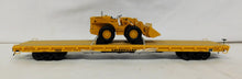 Load image into Gallery viewer, MTH 20-98796 Caterpillar O Premier Flat Car w/ CAT 966A Traxcavator #140820 1/48
