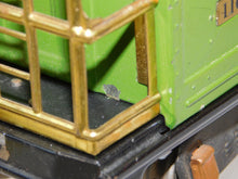 Load image into Gallery viewer, Lionel 517 Standard gauge Caboose Pea Green Red 1932 COPPER journals LIGHTED
