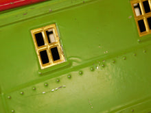 Load image into Gallery viewer, Lionel 517 Standard gauge Caboose Pea Green Red 1932 COPPER journals LIGHTED
