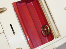 Load image into Gallery viewer, Lionel Classics 6-13802 Runabout Speed Boat Wind Up Repro of #45 Prewar 17&quot; C-8
