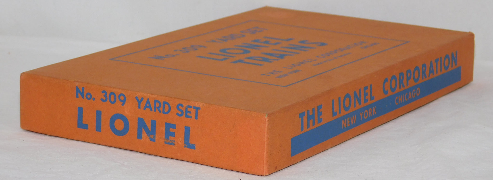 thumbnail image 2 of Lionel O Gauge Gateman Crossing Sign Set - 309-28 Includes 309 Yard & 145 Gateman 2 of 6