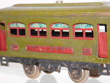 Load image into Gallery viewer, Lionel 529 529 1920s Passenger Coaches Olive Green w/ maroon plates O gauge
