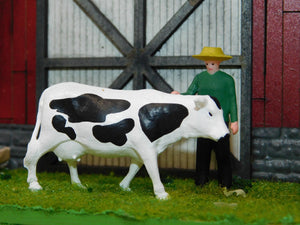 Menards 279-1992 Classic Dairy Barn w/ cows Farm Ranch O gauge lighted Retired