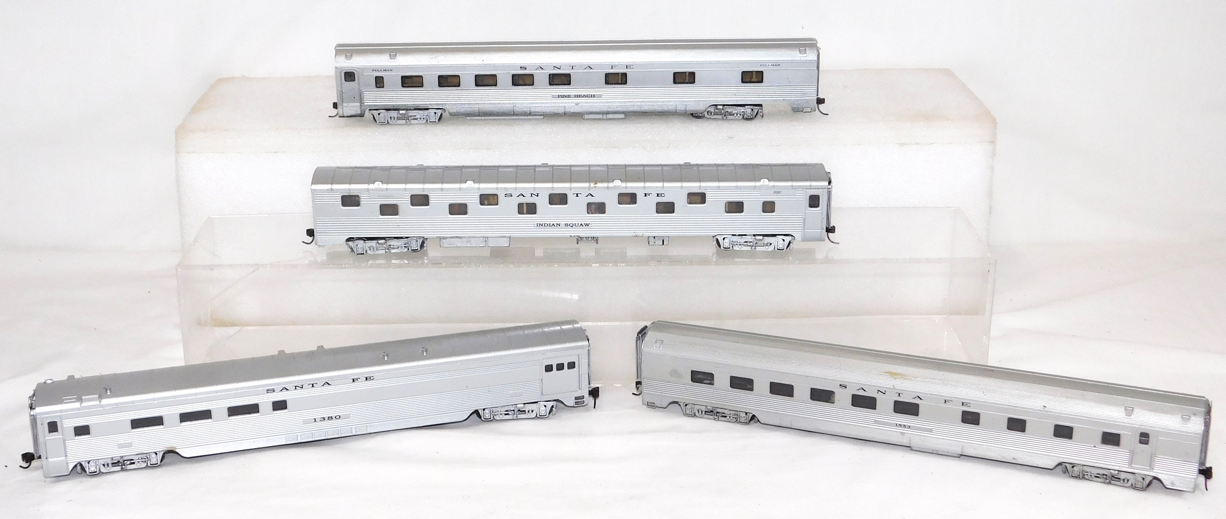 Rivarossi HO Scale Heavyweight Passenger Car Set New Haven #6888 A Set Rivarossi HO Scale Heavyweight Passenger Car Set New Haven #6888 A Set
