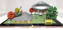 Load image into Gallery viewer, Menards 279-8287 War of the Worlds ARMY vs. UFO Aliens Flying Saucer Jeep Ogauge
