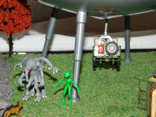 Load image into Gallery viewer, Menards 279-8287 War of the Worlds ARMY vs. UFO Aliens Flying Saucer Jeep Ogauge
