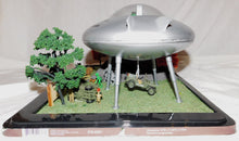 Load image into Gallery viewer, Menards 279-8287 War of the Worlds ARMY vs. UFO Aliens Flying Saucer Jeep Ogauge
