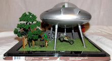 Load image into Gallery viewer, Menards 279-8287 War of the Worlds ARMY vs. UFO Aliens Flying Saucer Jeep Ogauge
