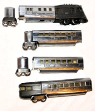 Load image into Gallery viewer, Lionel Prewar FLYING YANKEE set 616 617x2 618 Chrme articulated streamliner Runs
