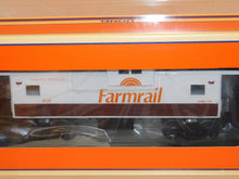Load image into Gallery viewer, Lionel 6-11983 Farmrail Agriculture Freight Train Set Boxed O gauge GP-7 + freight Cargill C-9
