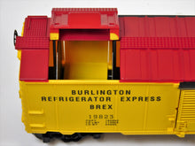 Load image into Gallery viewer, Lionel 6-19823 Burlington Ice Car Refrigerator Express Use with Icing Station Operating
