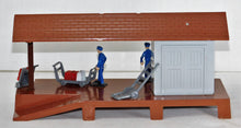 Load image into Gallery viewer, Plasticville USA Station Loading Platform w/ Figures &amp; luggage assembled O &amp; S
