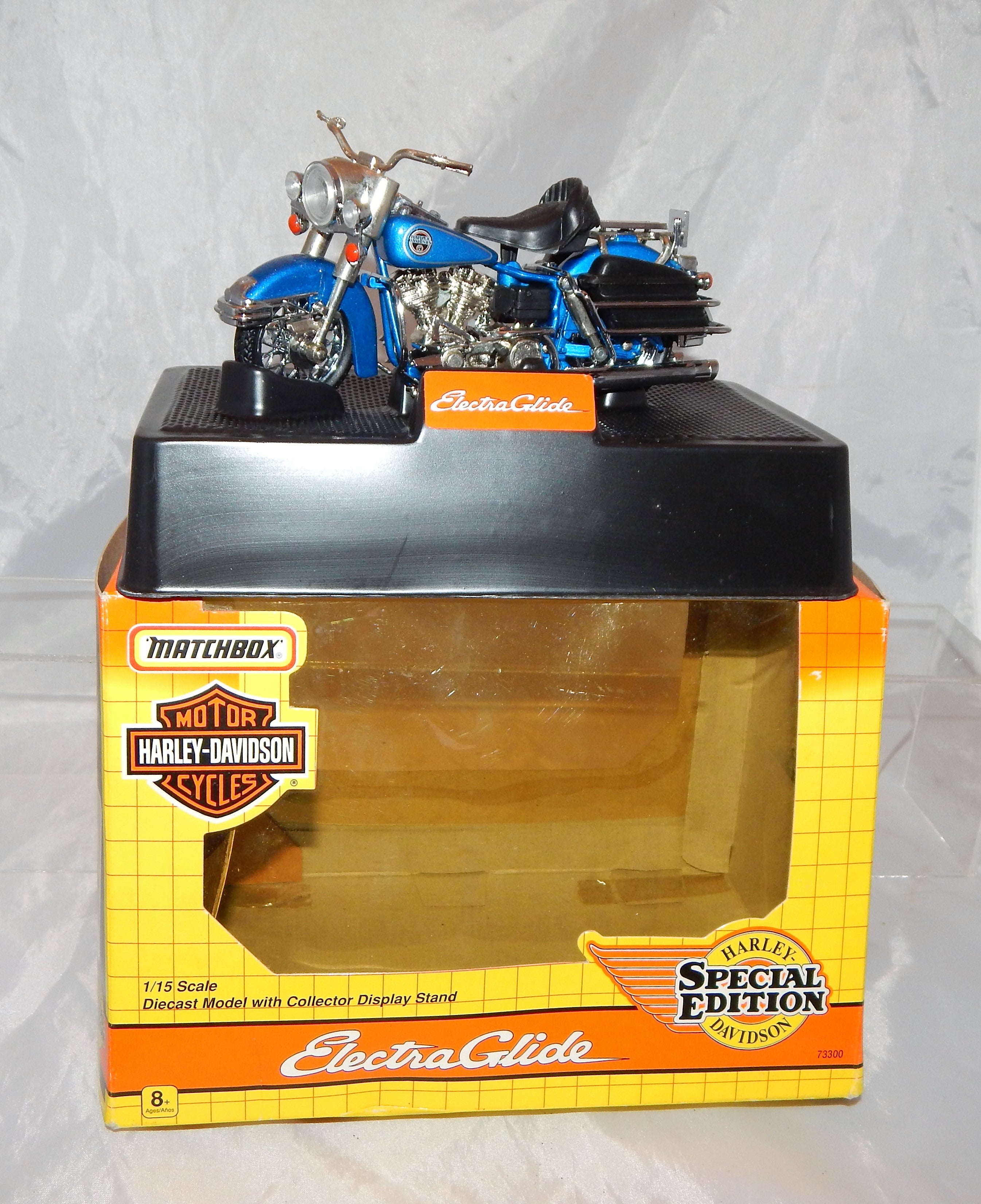 MATCHBOX 7330 HARLEY DAVIDSON ElectraGlide 1/15 Scale w/ Display Stand Sp Ed