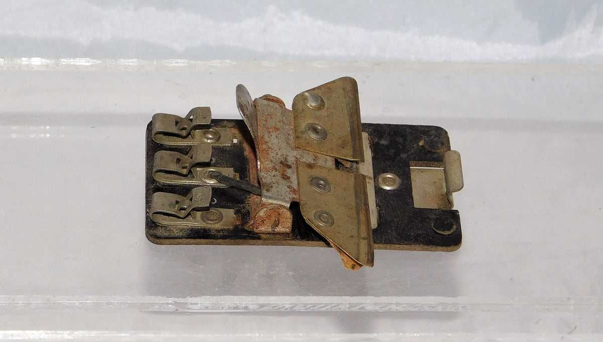VINTAGE Lionel Trains 154C contactor accessory track trip pressure pla ...