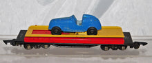 Load image into Gallery viewer, American Flyer 715 Unloading flatcar w/original Tootsietoy Blue Racer Works &#39;52
