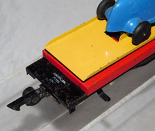 Load image into Gallery viewer, American Flyer 715 Unloading flatcar w/original Tootsietoy Blue Racer Works &#39;52
