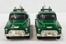 Load image into Gallery viewer, MTH 30-7615 Service Center Flatcar w/ diecast Ertl &#39;55 Cameo Wreckers Tow Trucks
