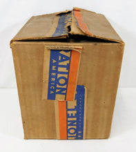 Load image into Gallery viewer, Lionel 45N Gateman PREWAR 1940 Ivory Decal version works + Original Box dc buck
