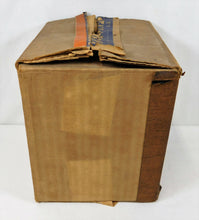 Load image into Gallery viewer, Lionel 45N Gateman PREWAR 1940 Ivory Decal version works + Original Box dc buck
