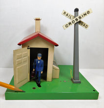 Load image into Gallery viewer, Lionel 45N Gateman PREWAR 1940 Ivory Decal version works + Original Box dc buck
