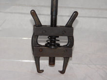 Load image into Gallery viewer, Lionel Trains ST-311 Original Dealer Wheel Puller Service Station Tool With Two Forcing Pins

