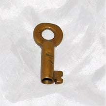 Load image into Gallery viewer, International Great Northern Brass Railroad Key I&amp;GN
