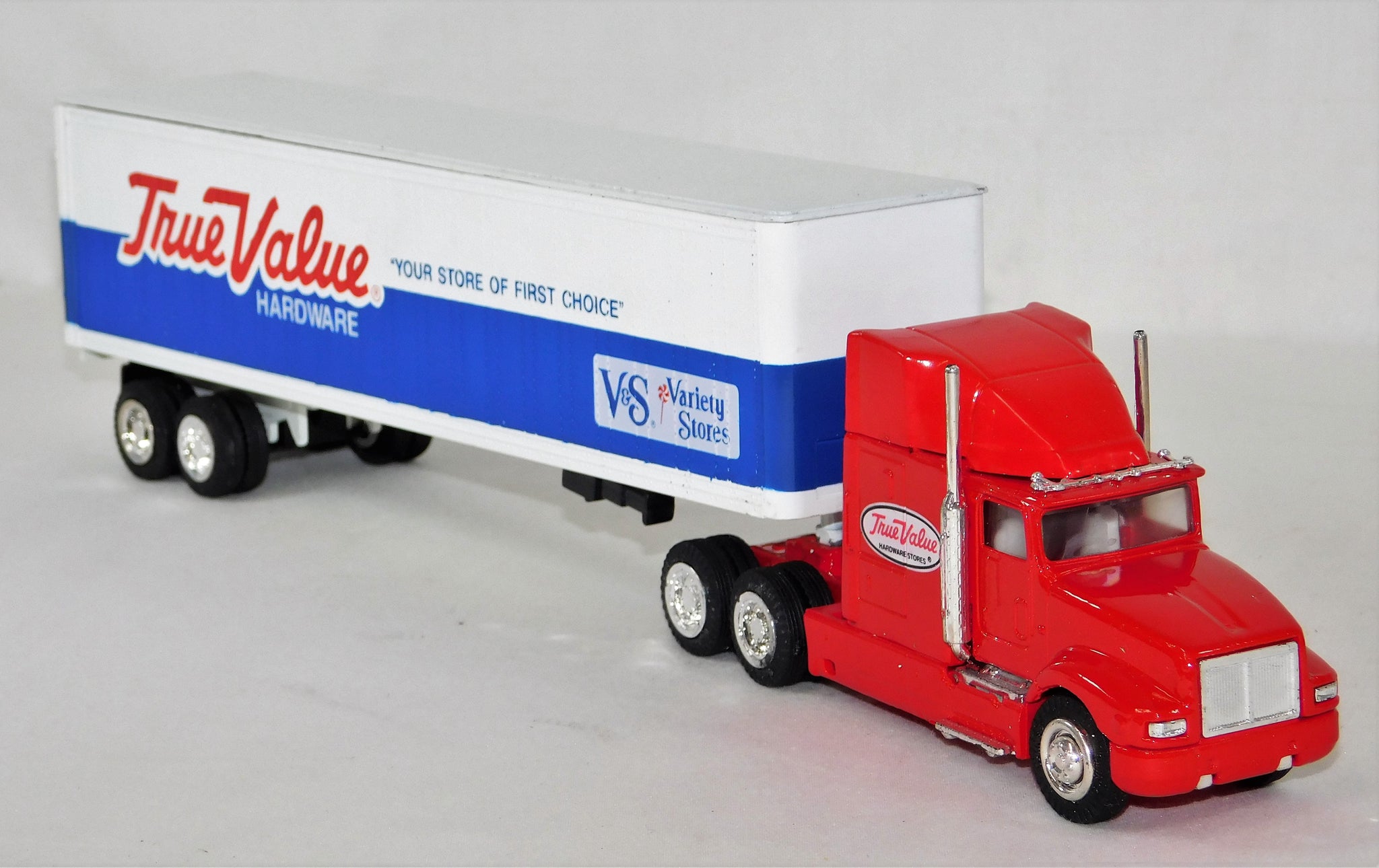 K-Line True Value Hardware Tractor trailer 18 wheeler 1/48 diecast